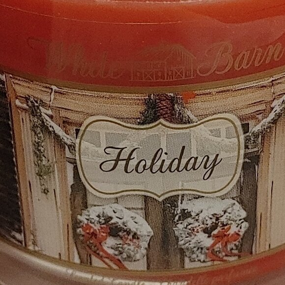 Bath and Body Works HOLIDAY Scented Candle White Barn Brand NEW 113g/4oz - Picture 2 of 5
